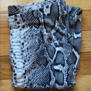 Snake print leggings